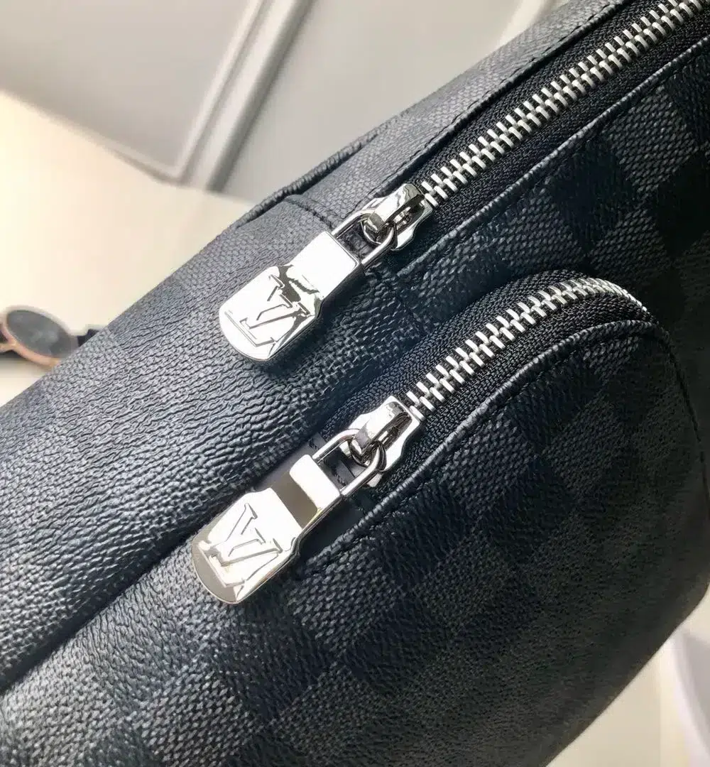 1:1 Replica Louis Vuitton LV Avenue Slingbag NM Damier Graphite Canvas Spring/Summer Collection Black Bag M41719 - 32cm