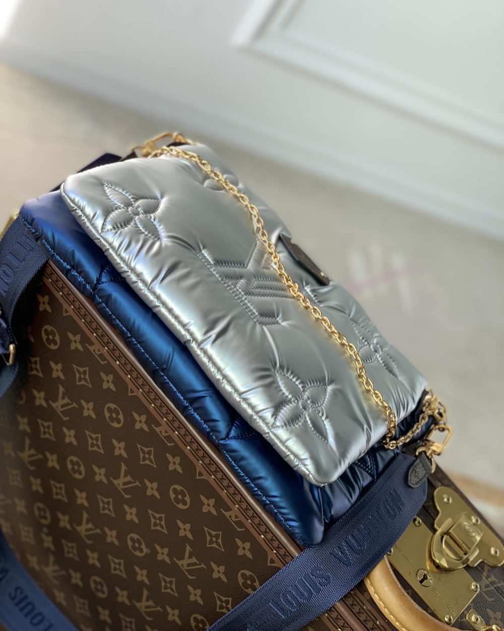 1:1 Replica Louis Vuitton LV Maxi Multi Pochette Accessoires Sliver/ Light Pink Unique Bag For Women‎ 13.4n/34cm M21057