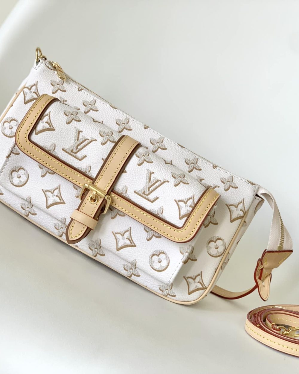 1:1 Replica Louis Vuitton LV Maxi Pochette Accessoires Pink/White Remarkable Bag For Women‎ M46161 - 8.3in/ 21cm