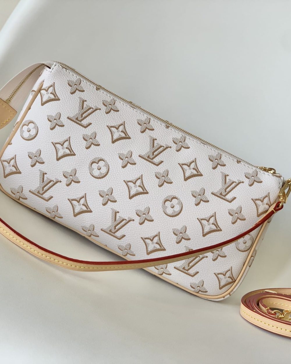 1:1 Replica Louis Vuitton LV Maxi Pochette Accessoires Pink/White Remarkable Bag For Women‎ M46161 - 8.3in/ 21cm