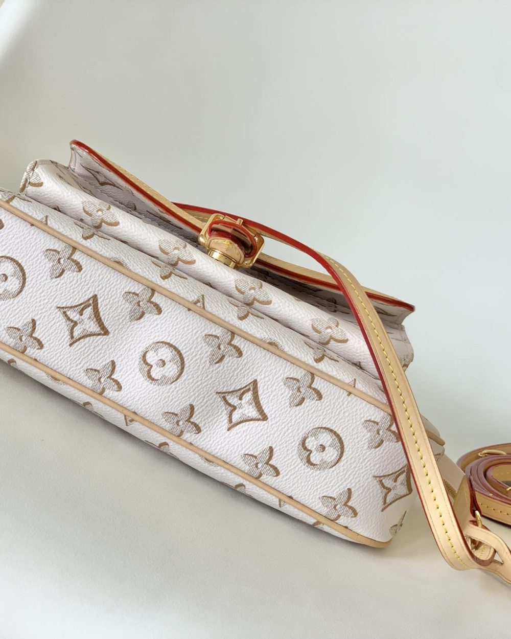 1:1 Replica Louis Vuitton LV Maxi Pochette Accessoires Pink/White Remarkable Bag For Women‎ M46161 - 8.3in/ 21cm