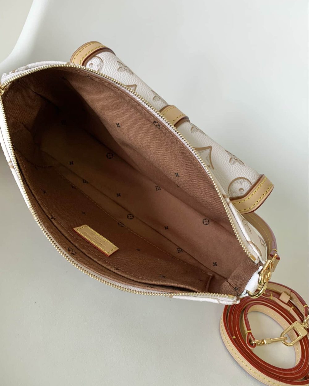 1:1 Replica Louis Vuitton LV Maxi Pochette Accessoires Pink/White Remarkable Bag For Women‎ M46161 - 8.3in/ 21cm