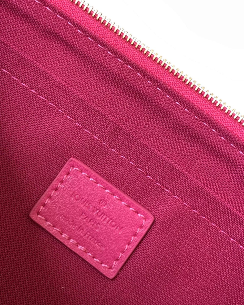 1:1 Replica Louis Vuitton LV Maxi Pochette Accessoires Pink/White Remarkable Bag For Women‎ M46161 - 8.3in/ 21cm
