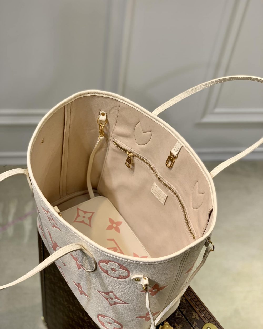 1:1 Replica Louis Vuitton LV Neverfull MM Monogram Empreinte Leather Creme Luxury Bag For Women M21579 - 31cm/ 12.2in