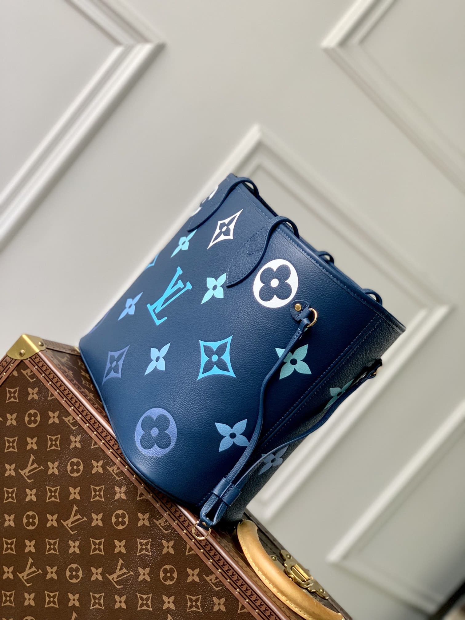 1:1 Replica Louis Vuitton LV Neverfull MM Monogram Empreinte Gradient Blue Luxury Women Bag M46514 - 30.9cm/ 12.2in - Image 4