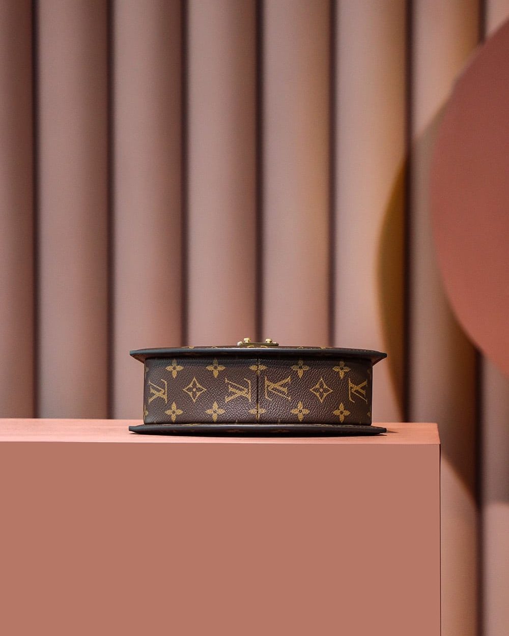 1:1 Replica Louis Vuitton LV Tilsitt Monogram Light Brown M46548 Luxurious Bag  For Women 9.5in/24cm