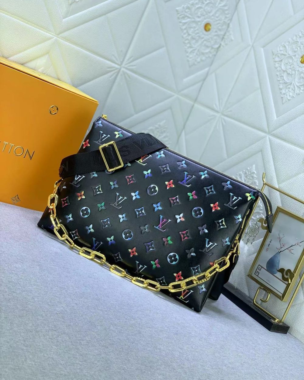 1:1 Replica Louis Vuitton LV Coussin MM Puffy Black Luxury Bag For Women M21204 - 13.4in/34cm