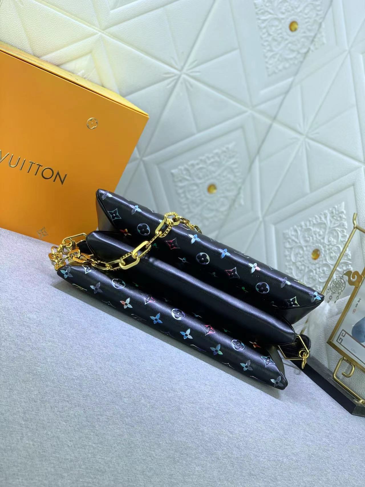 1:1 Replica Louis Vuitton LV Coussin MM Puffy Black Luxury Bag For Women M21204 - 13.4in/34cm - Image 4