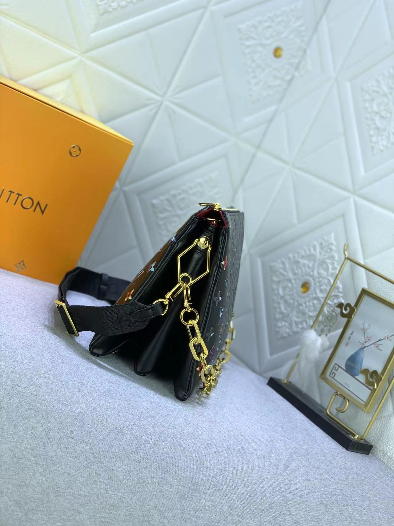 1:1 Replica Louis Vuitton LV Coussin MM Puffy Black Luxury Bag For Women M21204 - 13.4in/34cm - Image 5