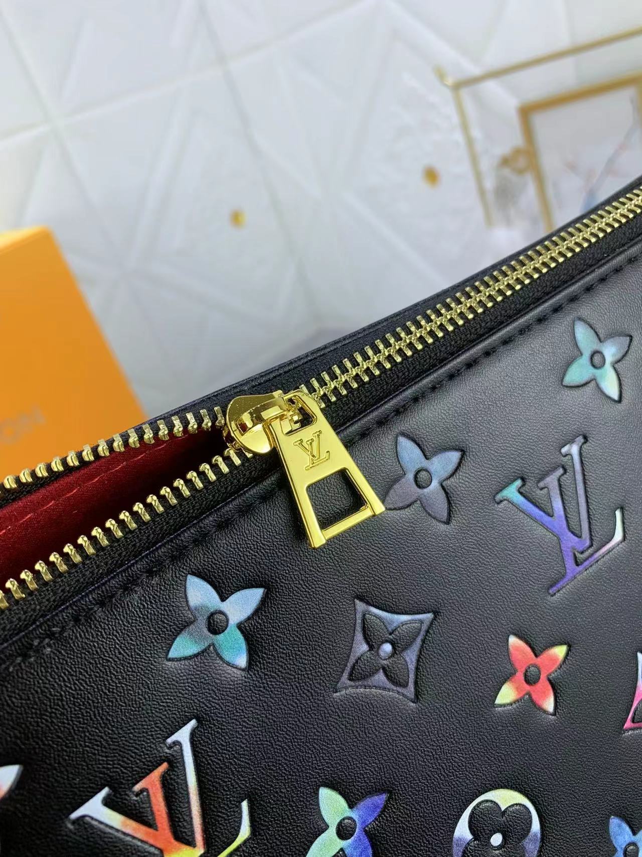 1:1 Replica Louis Vuitton LV Coussin MM Puffy Black Luxury Bag For Women M21204 - 13.4in/34cm - Image 7