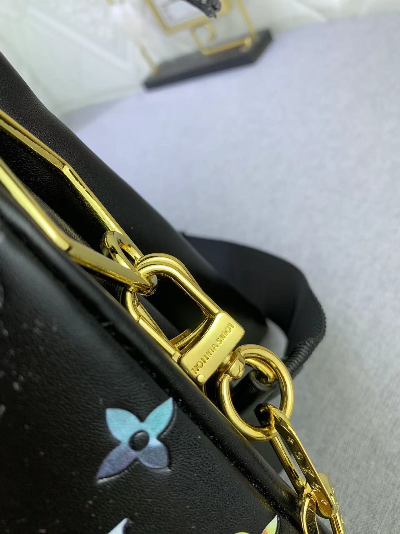 1:1 Replica Louis Vuitton LV Coussin MM Puffy Black Luxury Bag For Women M21204 - 13.4in/34cm - Image 8