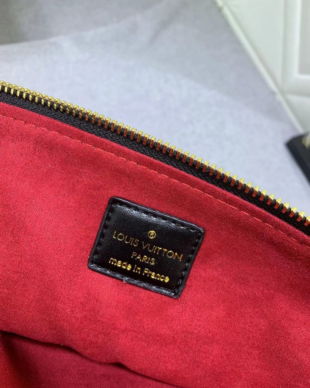 1:1 Replica Louis Vuitton LV Coussin MM Puffy Black Luxury Bag For Women M21204 - 13.4in/34cm