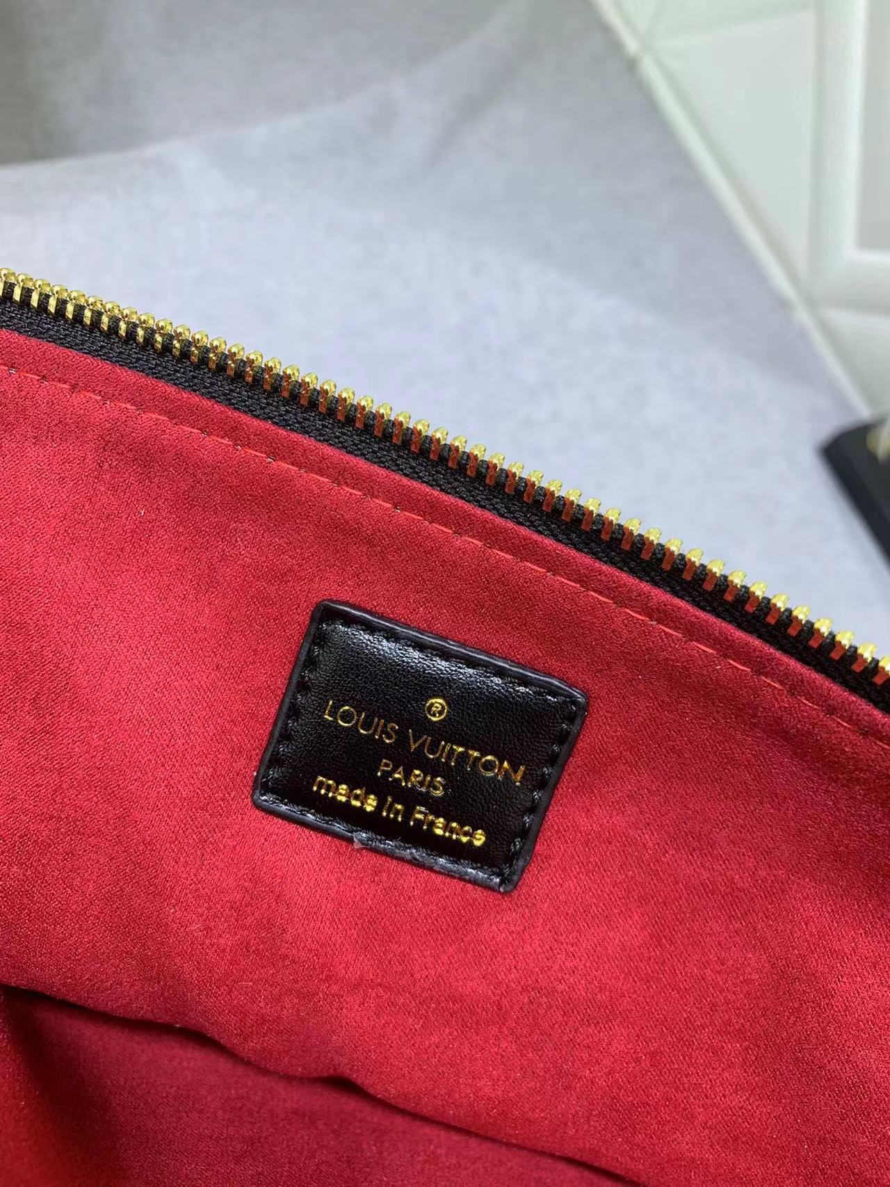 1:1 Replica Louis Vuitton LV Coussin MM Puffy Black Luxury Bag For Women M21204 - 13.4in/34cm - Image 9