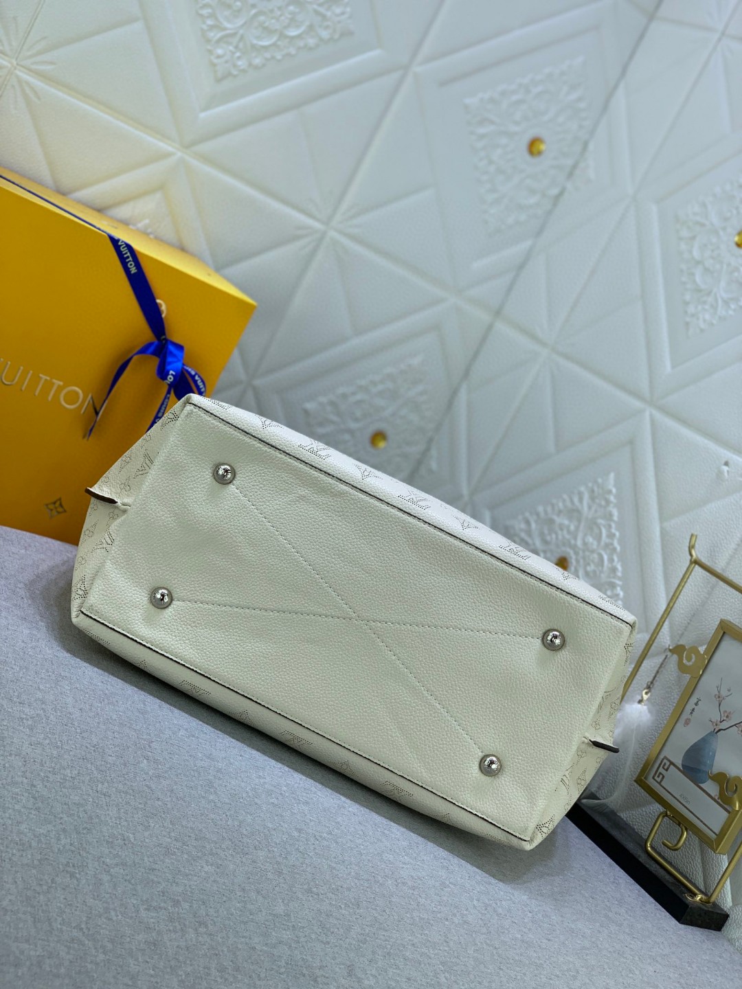 1:1 Replica Louis Vuitton LV Carmel Hobo Bag Ivory Luxurious Bag For Women - 13.8in/40cm - Image 4