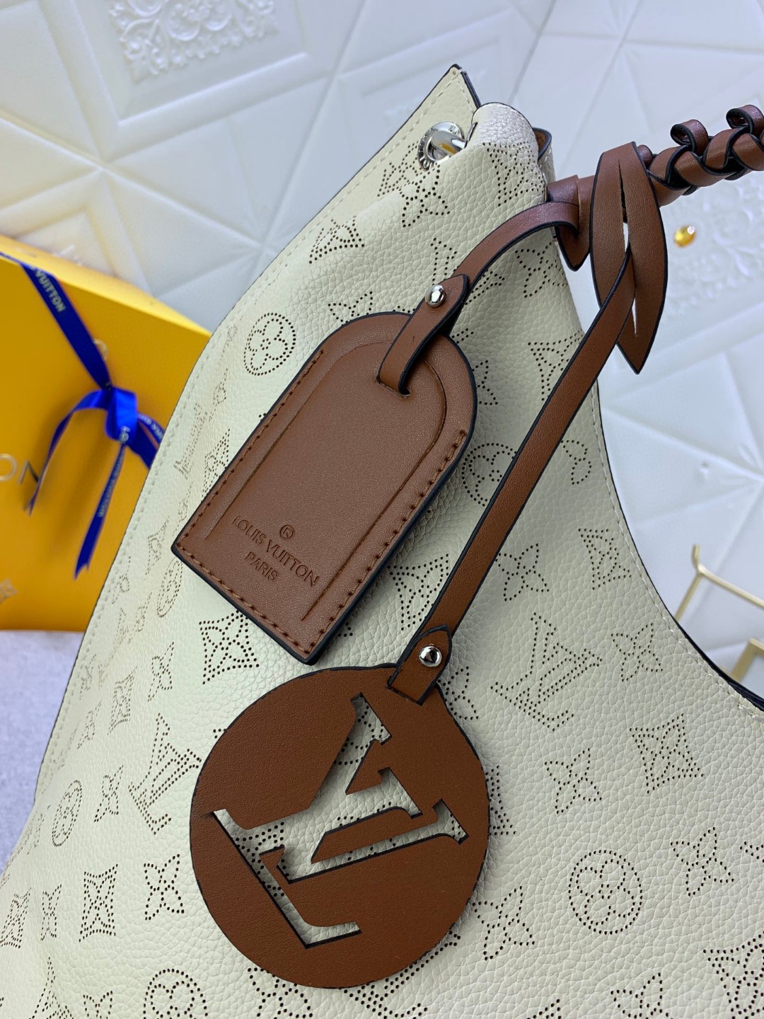 1:1 Replica Louis Vuitton LV Carmel Hobo Bag Ivory Luxurious Bag For Women - 13.8in/40cm - Image 6