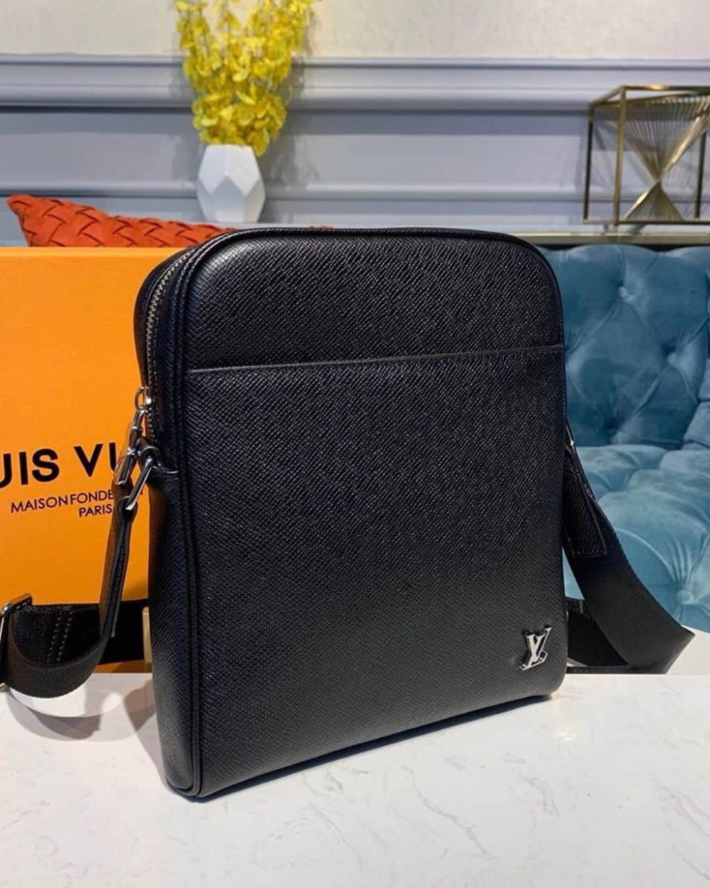 1:1 Replica Louis Vuitton LV Alex Messenger BB Taiga Black Unique Bag For Men M30265 - 9.8in/ 25cm