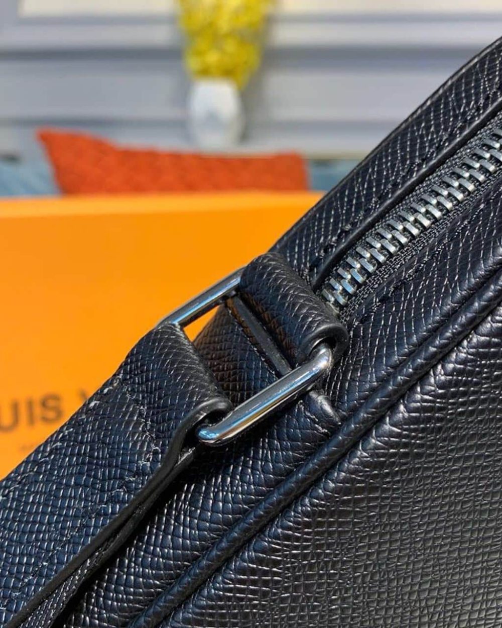 1:1 Replica Louis Vuitton LV Alex Messenger BB Taiga Black Unique Bag For Men M30265 - 9.8in/ 25cm