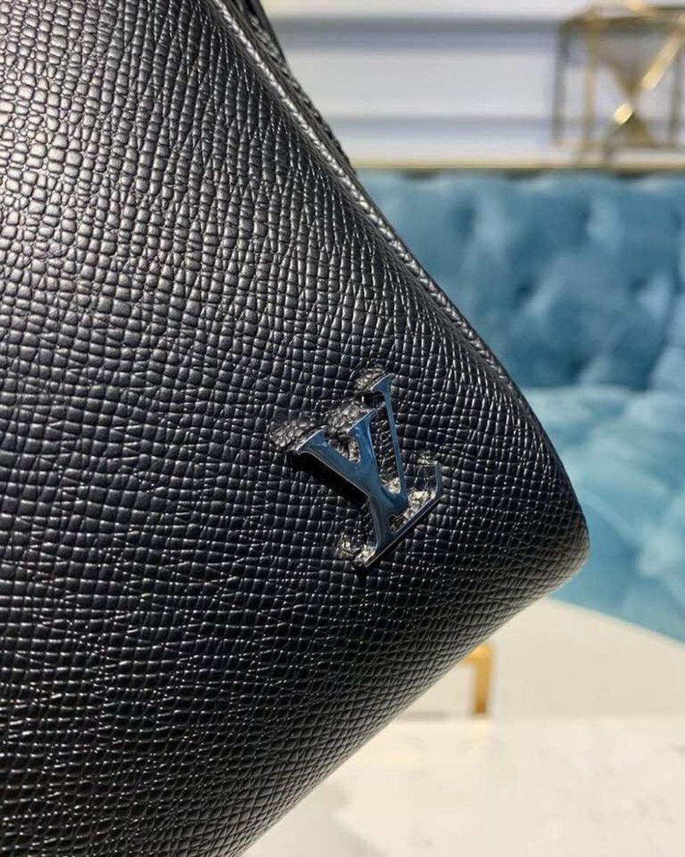 1:1 Replica Louis Vuitton LV Alex Messenger BB Taiga Black Unique Bag For Men M30265 - 9.8in/ 25cm