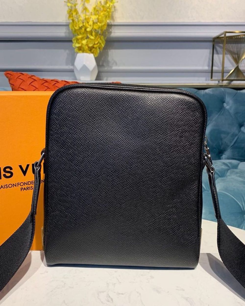 1:1 Replica Louis Vuitton LV Alex Messenger BB Taiga Black Unique Bag For Men M30265 - 9.8in/ 25cm