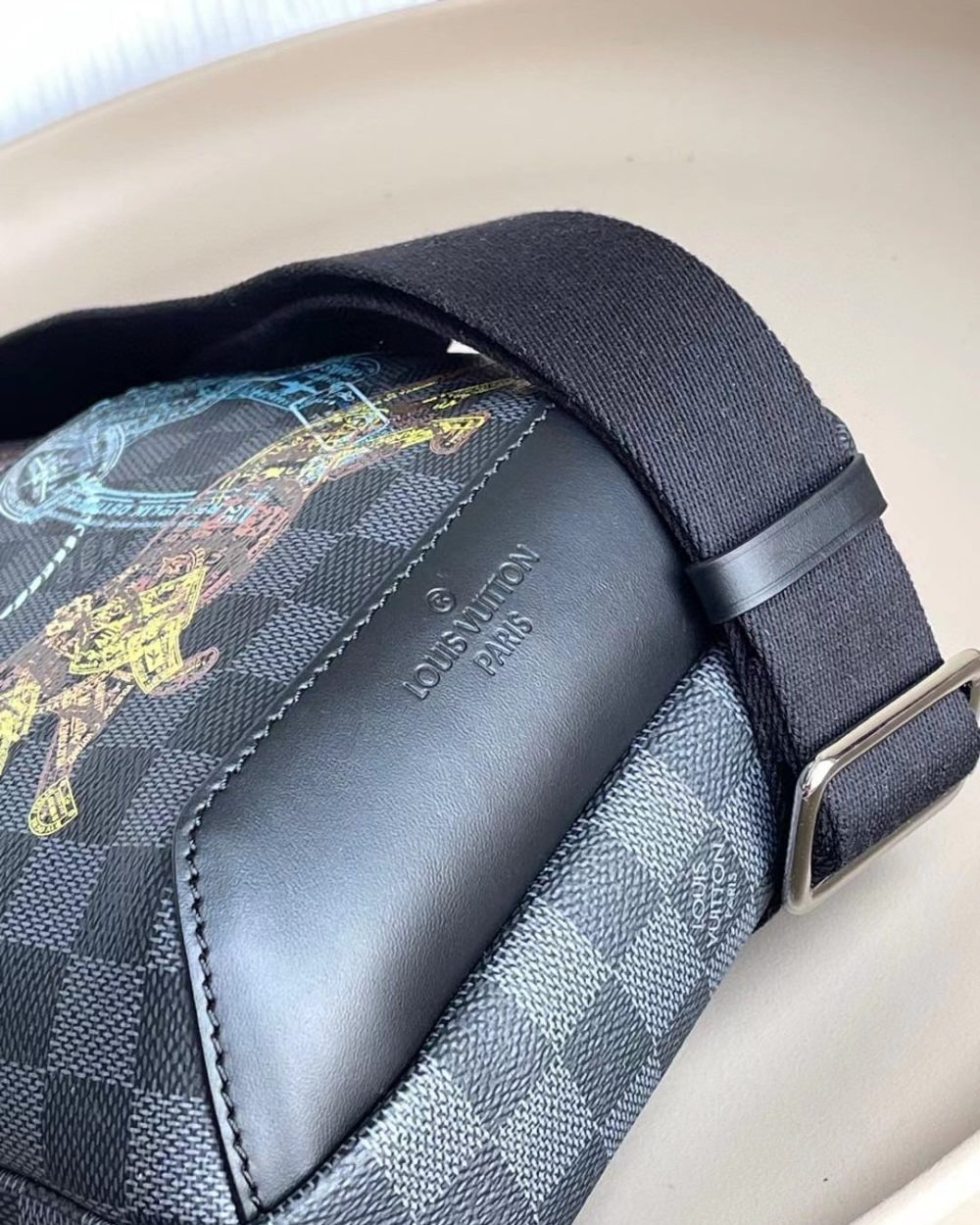 1:1 Replica Louis Vuitton LV Avenue Sling Bag Damier Graphite Unique Bag For Men N452877 - 12.2in/31cm