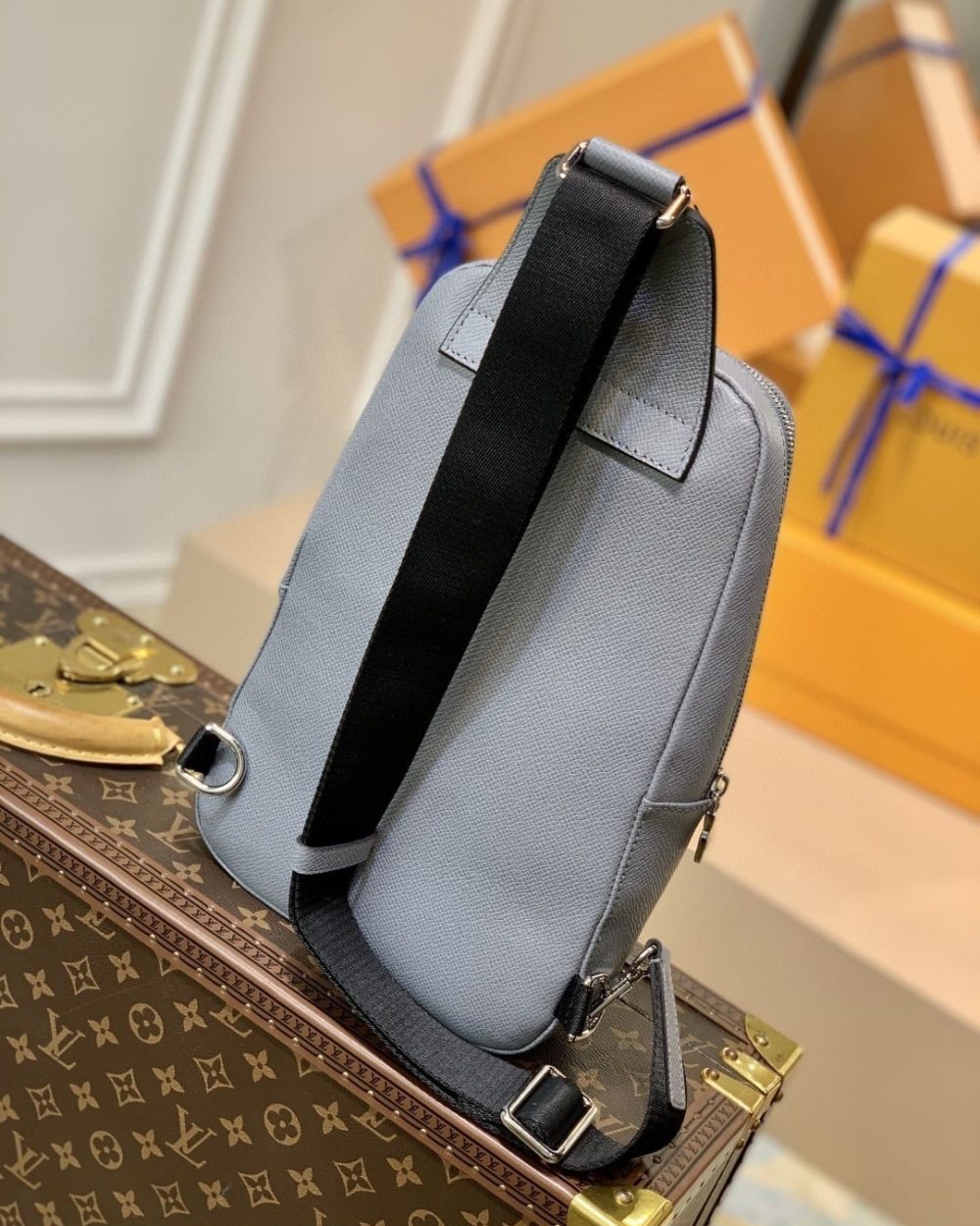 1:1 Replica Louis Vuitton LV Avenue Slingbag NM Taiga Grey Unique Bag For Men M30801 - 12.2in/31cm