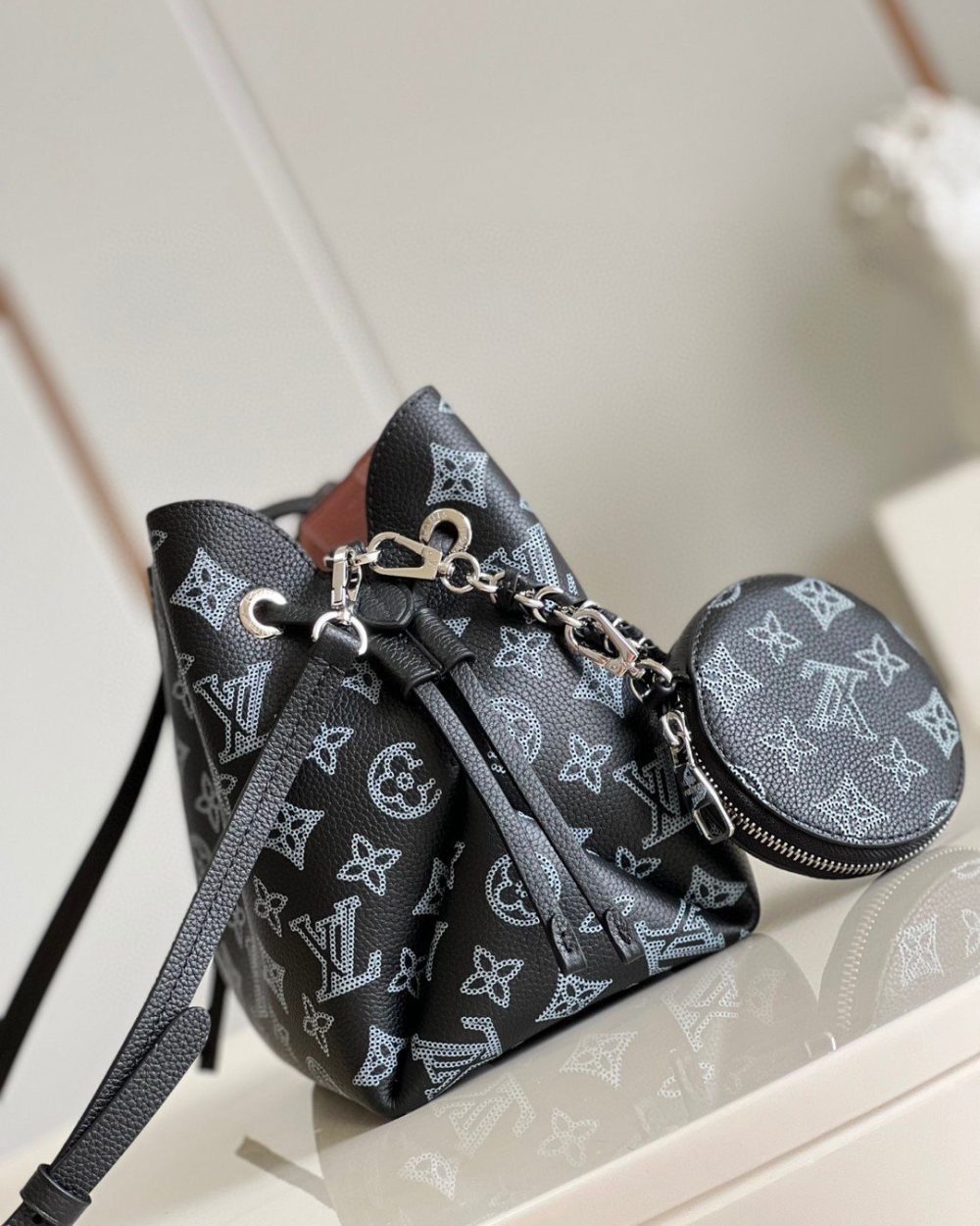 1:1 Replica Louis Vuitton LV Bella Mahina Bucket Bag Black Luxury Bag For Women M21096 - 8.7in/22cm