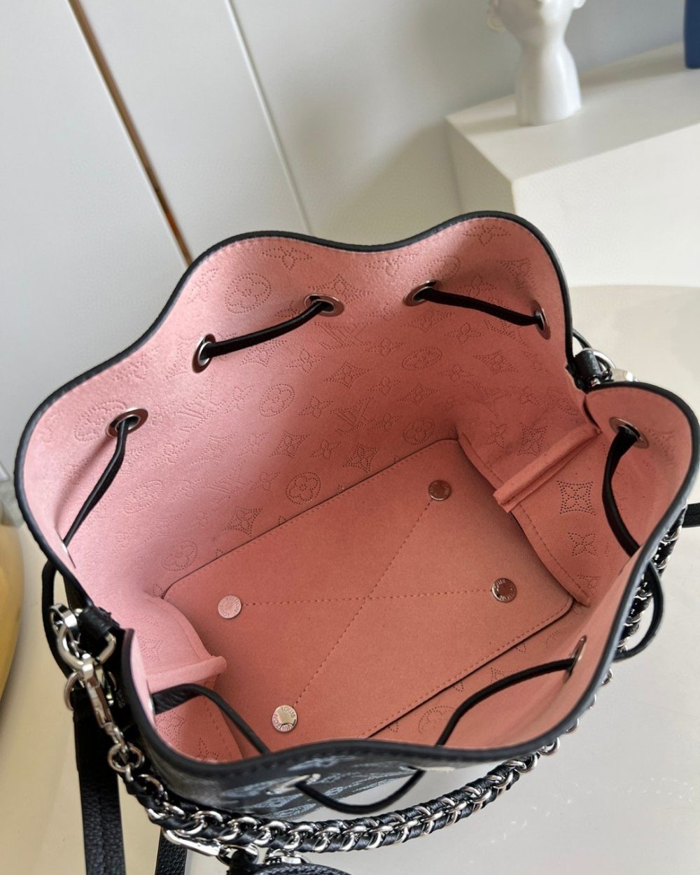 1:1 Replica Louis Vuitton LV Bella Mahina Bucket Bag Black Luxury Bag For Women M21096 - 8.7in/22cm