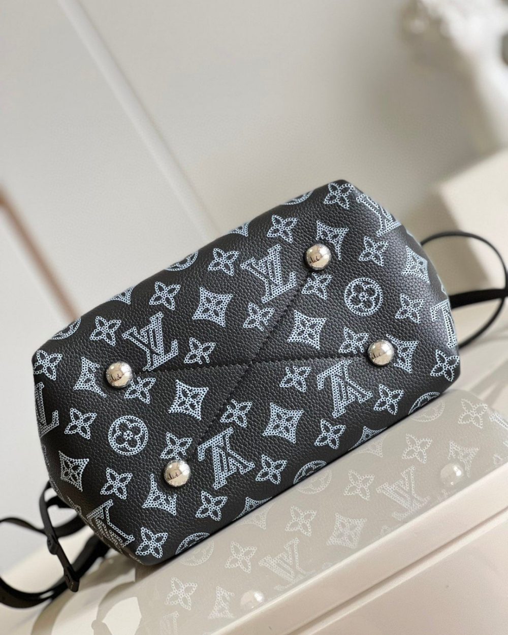 1:1 Replica Louis Vuitton LV Bella Mahina Bucket Bag Black Luxury Bag For Women M21096 - 8.7in/22cm
