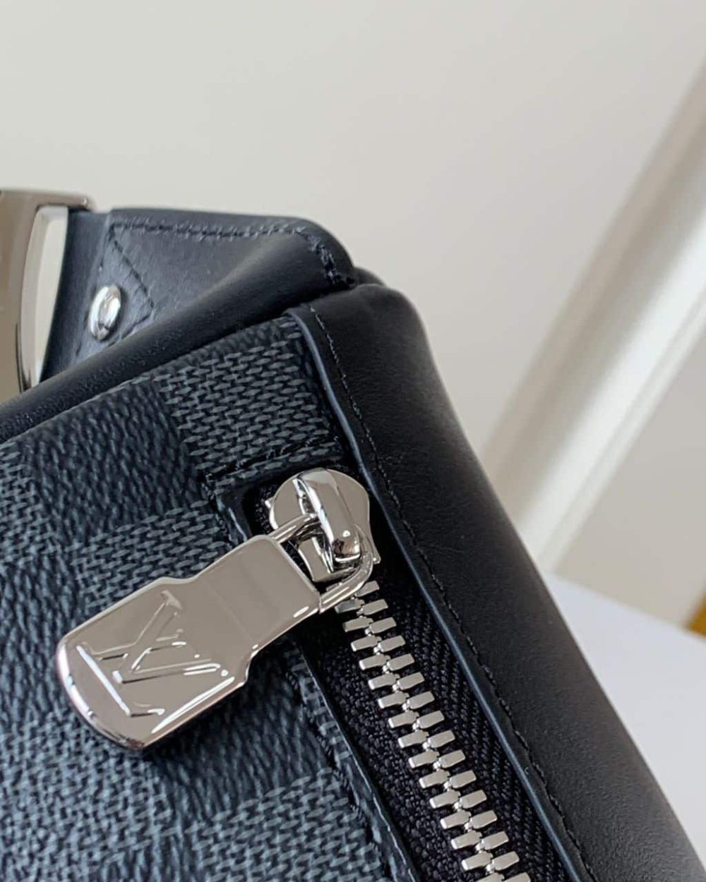 1:1 Replica Louis Vuitton LV Campus Bumbag Damier Graphite Canvas Unique Bag For Men N40362 - 10.2in