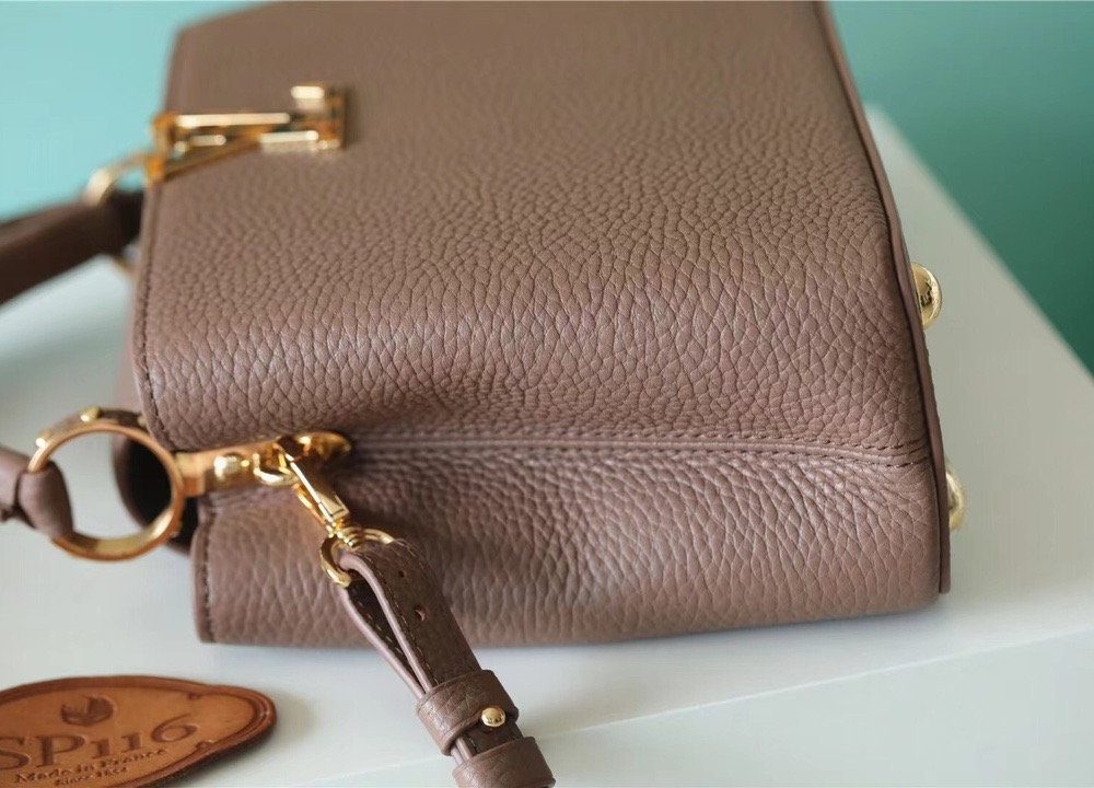 1:1 Replica Louis Vuitton LV Capucines BB Taurillon Light Brown Luxury Bag For Women - 26cm