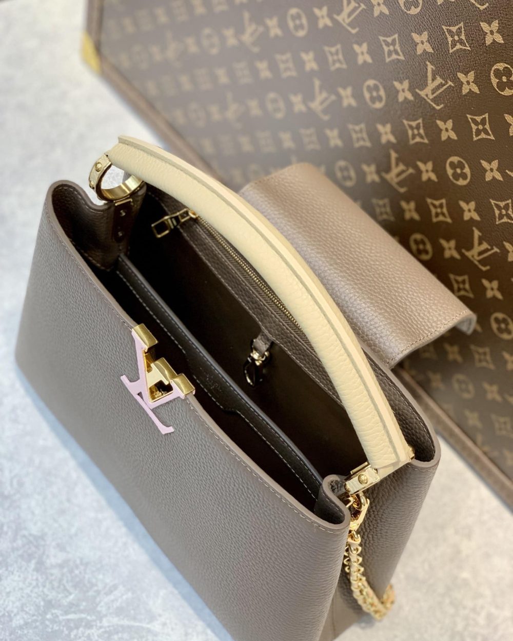 1:1 Replica Louis Vuitton LV Capucines MM Taurillon Smokey Brown Luxury Bag For Women M59516 - 12.4in/31.5cm
