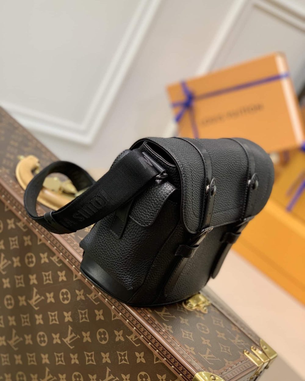 1:1 Replica Louis Vuitton LV Christopher Messenger Taurillon Black Quality Bag For Men M58476 - 11.4in/29cm