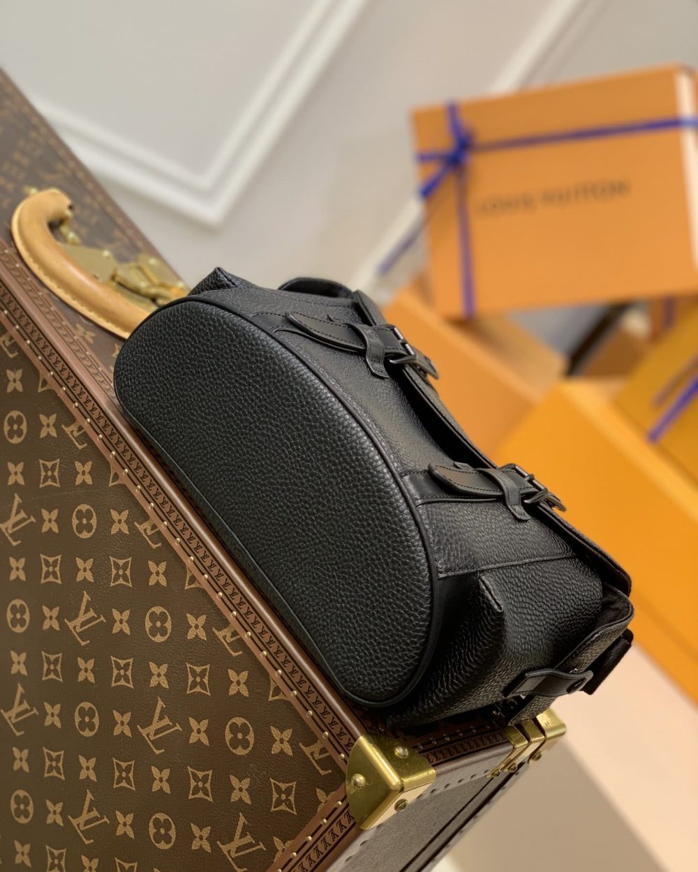 1:1 Replica Louis Vuitton LV Christopher Messenger Taurillon Black Quality Bag For Men M58476 - 11.4in/29cm