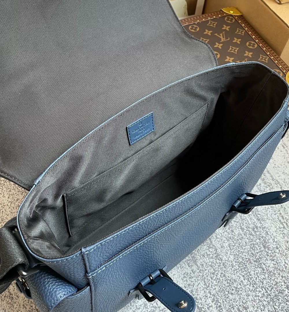 1:1 Replica Louis Vuitton LV Christopher Messenger Taurillon Blue Essential Bag For Men M58475 - 11.4in/29cm
