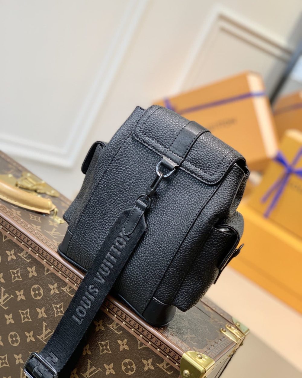 1:1 Replica Louis Vuitton LV Christopher XS Taurillon Black Essential Bag For Men M58495 - 7.7in/19.5cm