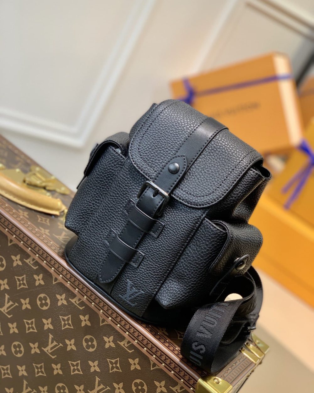 louis-vuitton-christopher-xs-m58495