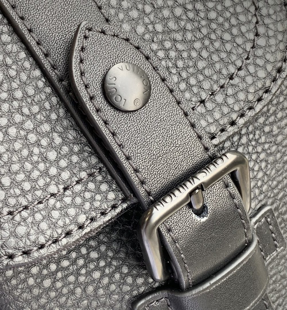 1:1 Replica Louis Vuitton LV Christopher XS Taurillon Black Essential Bag For Men M58495 - 7.7in/19.5cm