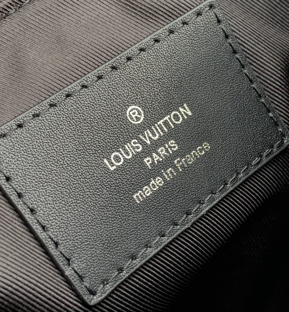 1:1 Replica Louis Vuitton LV Christopher XS Taurillon Black Essential Bag For Men M58495 - 7.7in/19.5cm