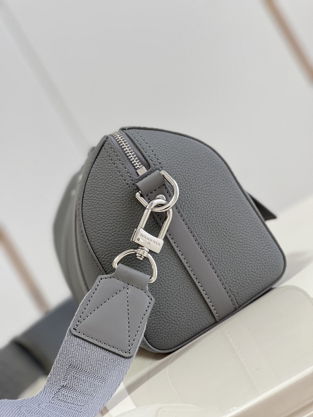 1:1 Replica Louis Vuitton LV City Keepall Aerogram Grey Innovative Bag For Men M59328 - 10.6in/27cm - Image 3