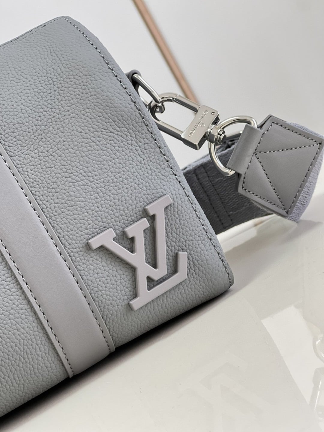 1:1 Replica Louis Vuitton LV City Keepall Aerogram Grey Innovative Bag For Men M59328 - 10.6in/27cm - Image 6