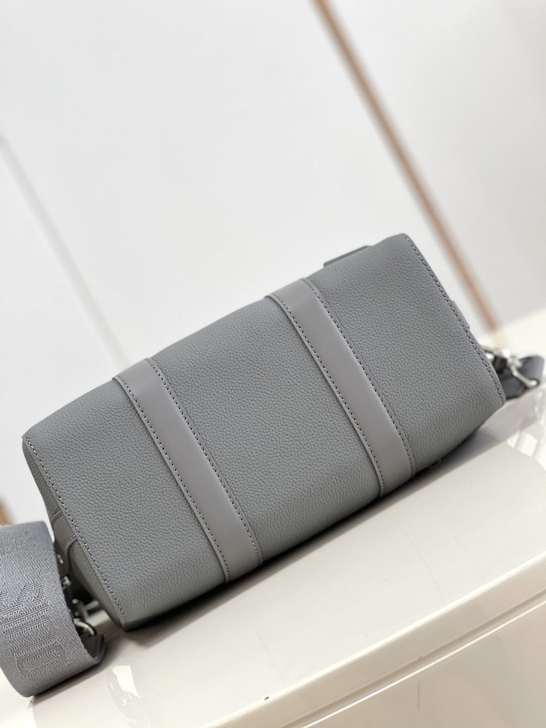 1:1 Replica Louis Vuitton LV City Keepall Aerogram Grey Innovative Bag For Men M59328 - 10.6in/27cm - Image 4