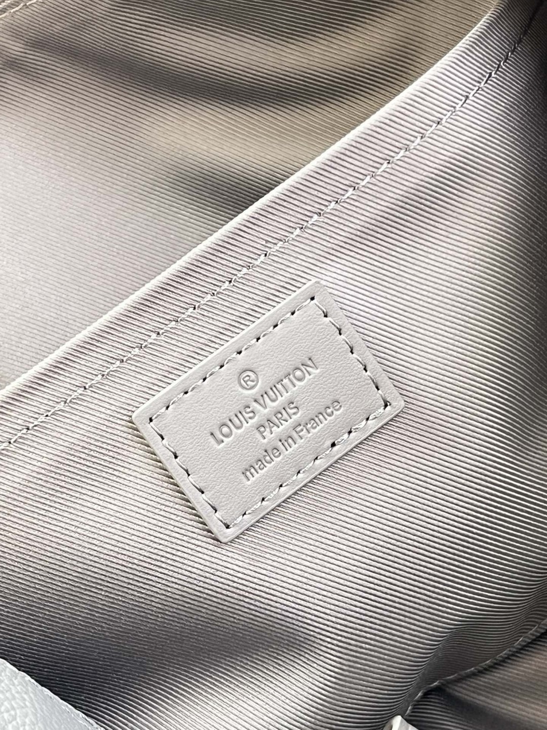 1:1 Replica Louis Vuitton LV City Keepall Aerogram Grey Innovative Bag For Men M59328 - 10.6in/27cm - Image 7