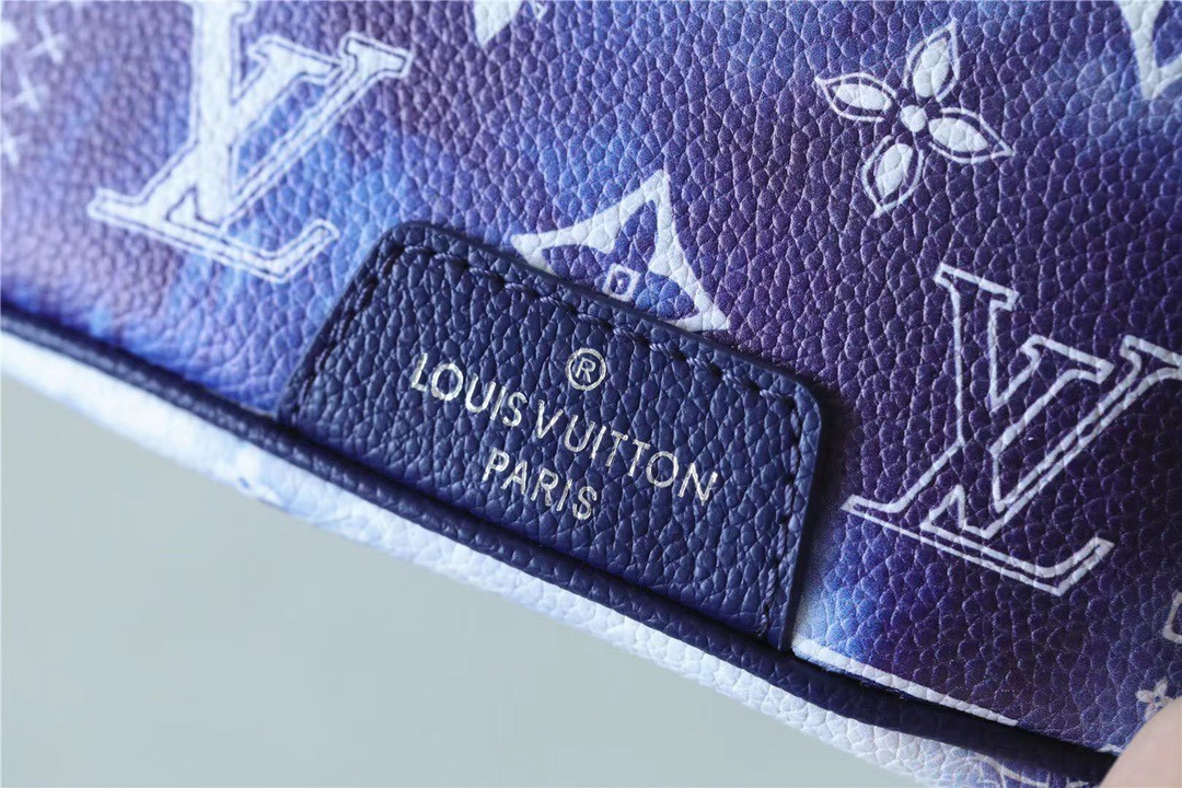 1:1 Replica Louis Vuitton LV Discovery Bumbag PM Monogram Blue Unique Bag For Men M20587 - 17.3in/44cm - Image 4