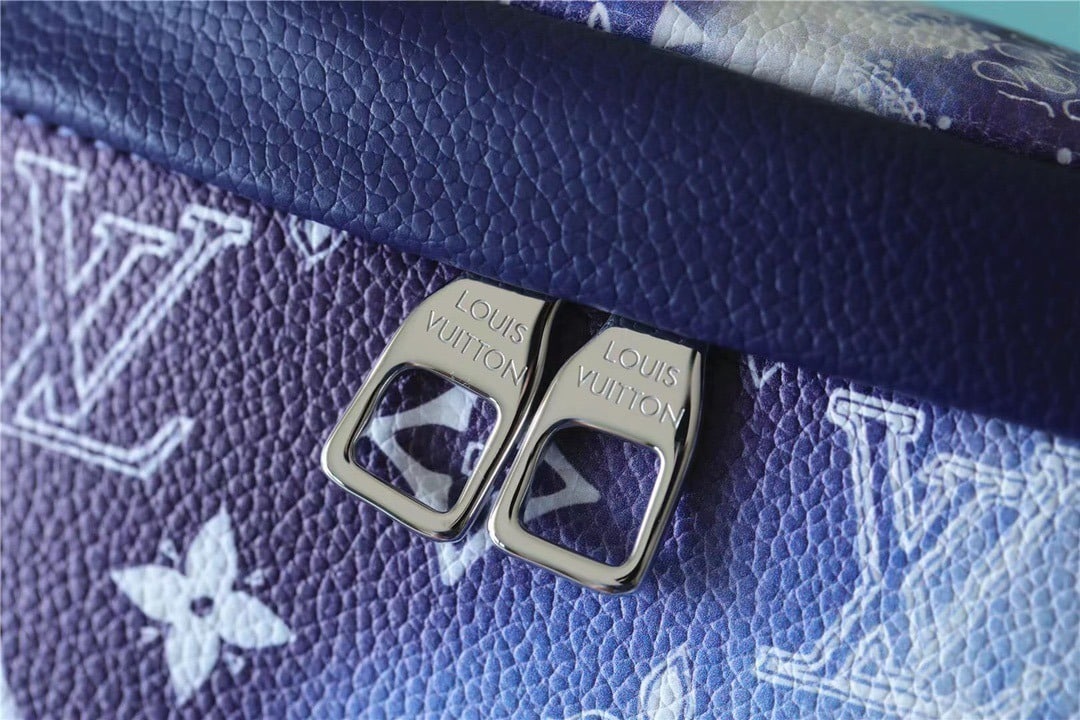 1:1 Replica Louis Vuitton LV Discovery Bumbag PM Monogram Blue Unique Bag For Men M20587 - 17.3in/44cm - Image 2