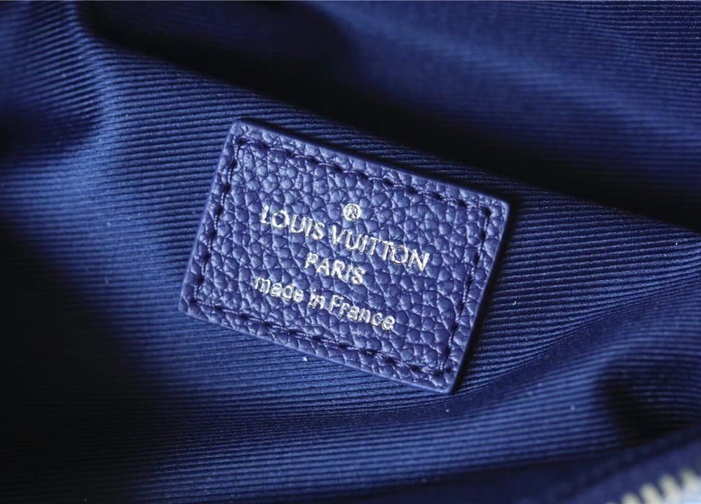 1:1 Replica Louis Vuitton LV Discovery Bumbag PM Monogram Blue Unique Bag For Men M20587 - 17.3in/44cm