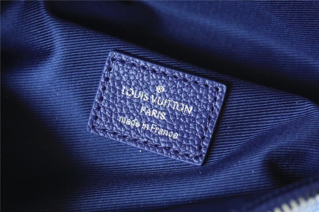 1:1 Replica Louis Vuitton LV Discovery Bumbag PM Monogram Blue Unique Bag For Men M20587 - 17.3in/44cm - Image 3