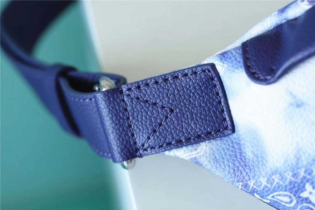 1:1 Replica Louis Vuitton LV Discovery Bumbag PM Monogram Blue Unique Bag For Men M20587 - 17.3in/44cm - Image 6