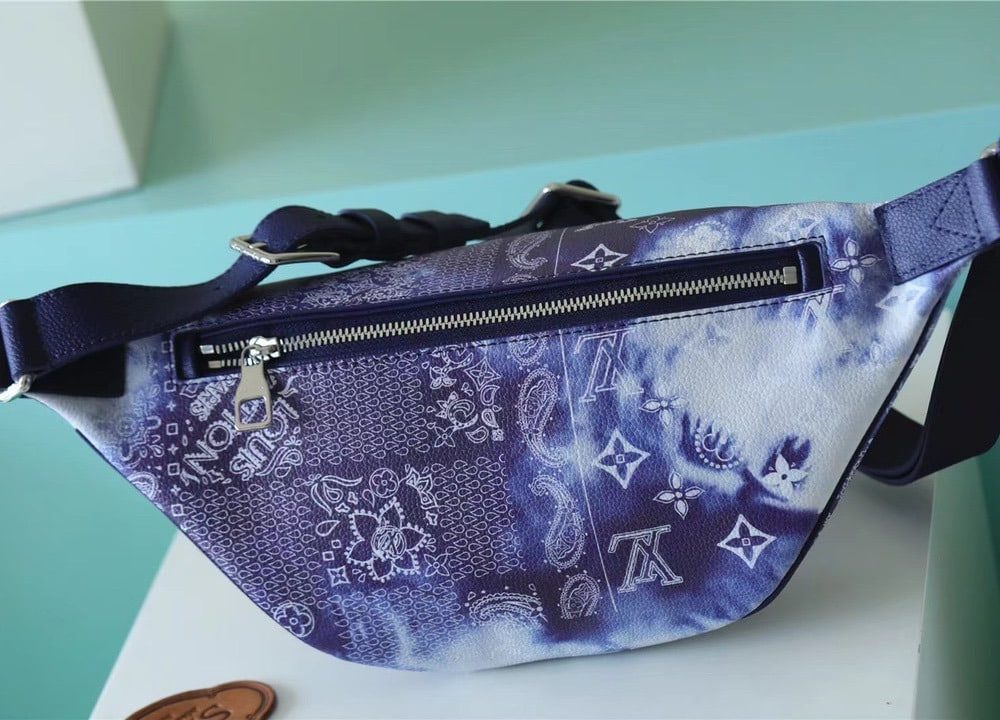 1:1 Replica Louis Vuitton LV Discovery Bumbag PM Monogram Blue Unique Bag For Men M20587 - 17.3in/44cm