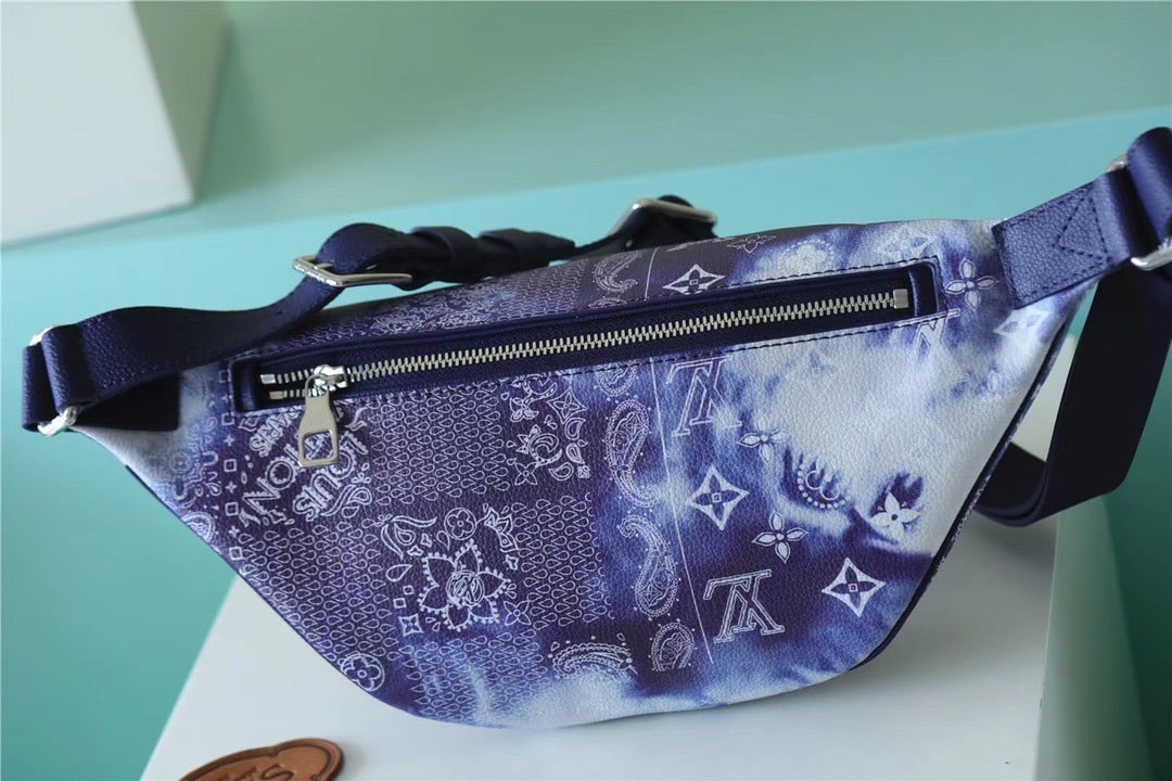 1:1 Replica Louis Vuitton LV Discovery Bumbag PM Monogram Blue Unique Bag For Men M20587 - 17.3in/44cm - Image 7