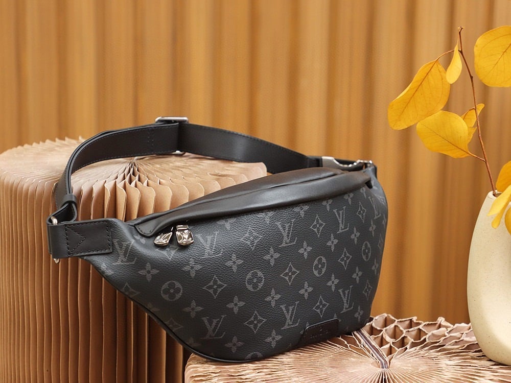 1:1 Replica Louis Vuitton LV Discovery Bumbag PM Monogram Eclipse Canvas Unique bag For Men M46035 - 17.3in/44cm - Image 6